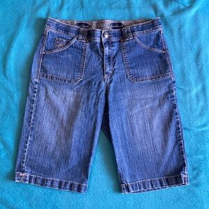 Gloria Vanderbilt Blue Denim Embroidered Women's Felicia Bermudas GUC